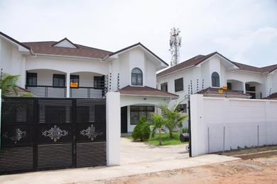 Дом отдыха Luxuriously finished 4-Bed House in Tema Comm 25