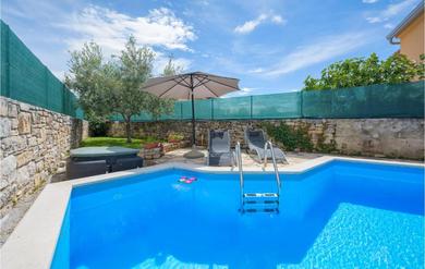 Holiday home Awesome home in Visnjan with 2 Bedrooms, Outdoor swimming pool and WiFi