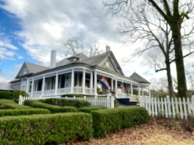 Hogan House Bed and Breakfast at Rose Hill