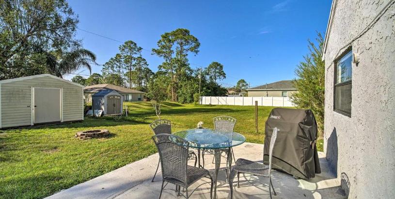 Holiday home Palm Bay Vacation Rental with Patio and Yard