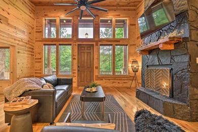 Luxurious and Modern Cabin with Hot Tub and Fire Pit!