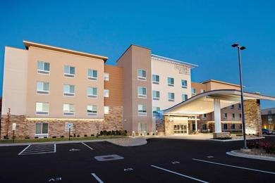 Отель Fairfield Inn & Suites by Marriott Dayton North