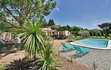 Holiday home Stunning Home In Chteaurenard With 4 Bedrooms, Private Swimming Pool And Outdoor Swimming Pool
