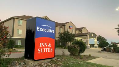Отель Executive Inn & Suites