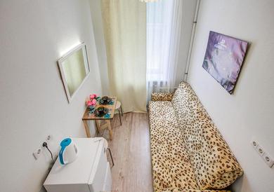 Apartments Студия 3 возле ЖД Вокзала самозаезд круглосуточно диван кровать-чердак свой совмещенный санузел и душ в общем коридоре квартиры до 2 х человек