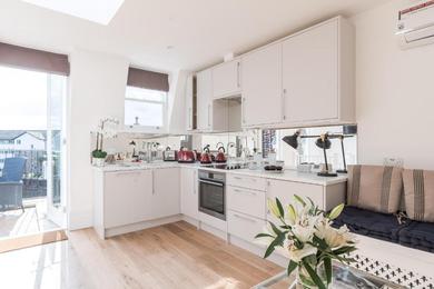 Apartments Luxury Flat with SW balcony in Fulham Broadway