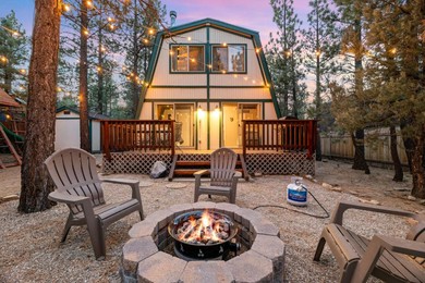 Отель Big Bear Den - Great cabin far enough from town to getaway and fully fenced yard with firepit
