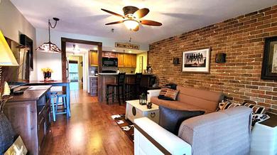 River Ranch COWBOY SUITE, perfect for Families Walk to Rodeo and Saloon 204