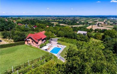Holiday home Awesome Home In Ludbreg With 2 Bedrooms, Wifi And Outdoor Swimming Pool