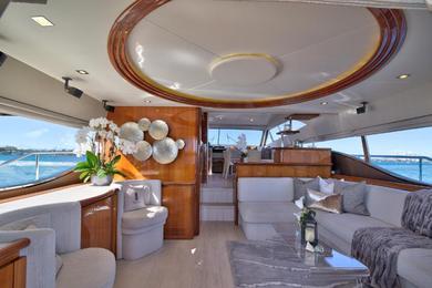 Boat Luxurious 3 bedroom yacht Fontainebleau also offers charters