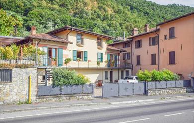  Stunning home in Pilzone-Iseo with 4 Bedrooms and WiFi