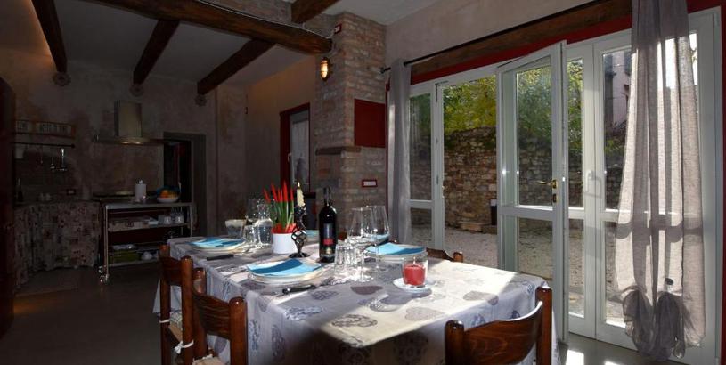Holiday home Ancient renovated farmstead with private equipped garden Only 3km from the lake