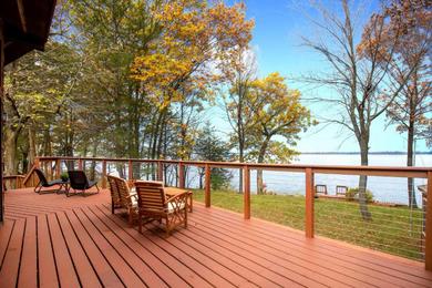 Holiday home Lazy Days Lakehome with Wraparound Deck!