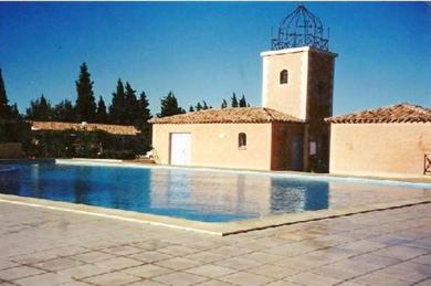 Дом отдыха Maison de 2 chambres a Eyguieres avec piscine partagee terrasse amenagee et WiFi