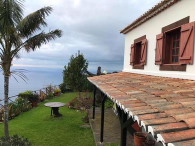Дом отдыха 2 bedrooms house with sea view terrace and wifi at Faja da Ovelha 2 km away from the beach