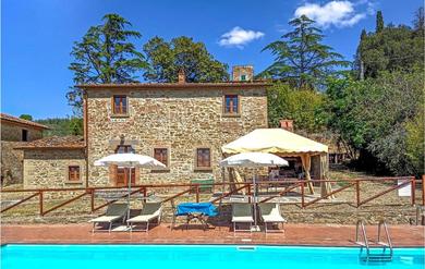 Beautiful home in Castiglion Fiorentino with 4 Bedrooms, WiFi and Outdoor swimming pool
