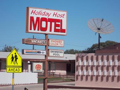 Мотель Holiday Host Motel
