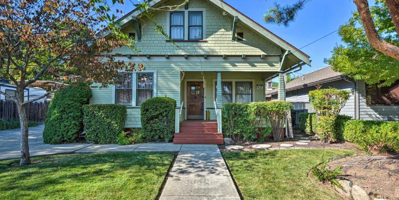Holiday home Unique and Historic 1920s Craftsman Less Than 1 Mi to Dtwn!