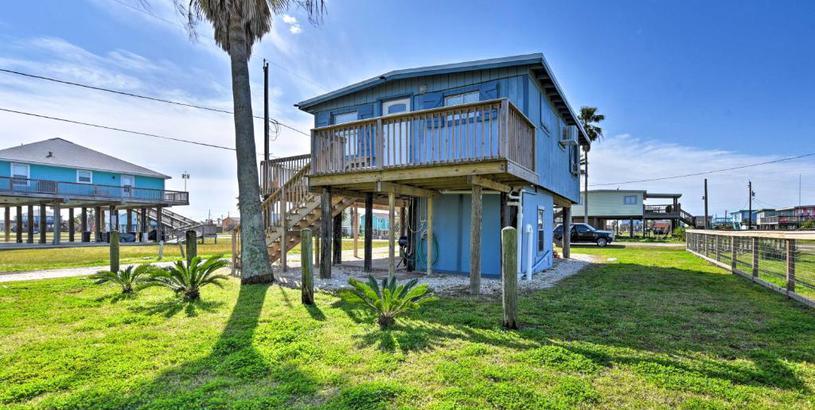 Holiday home Colorful Cottage - 2 Blocks to Surfside Beach!