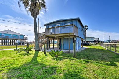  Colorful Cottage - 2 Blocks to Surfside Beach!