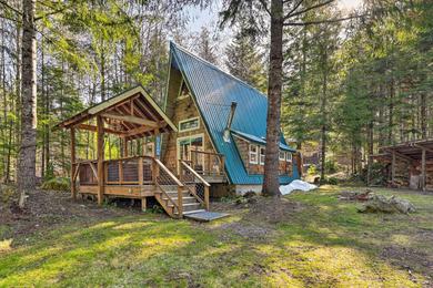 Дом отдыха Enchanting A-Frame Cabin with Private Hot Tub
