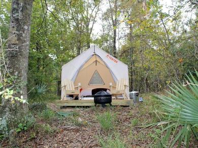 Люкс-шатер Tentrr State Park Site - Louisiana Fontainebleau State Park - Pond View G - Single Camp