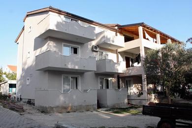 Apartments Apartments by the sea Turanj, Biograd - 852
