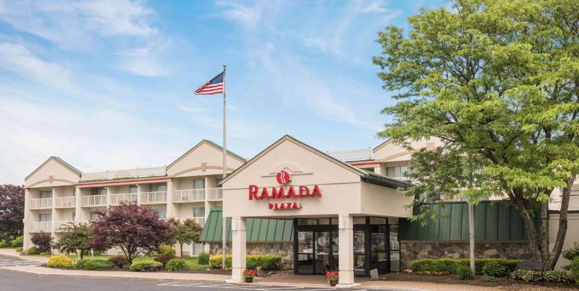 Отель Ramada Plaza by Wyndham Portland
