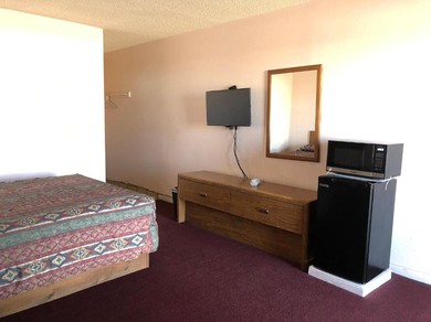 Мотель Deluxe Inn Motel