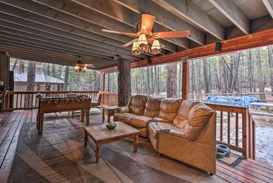 Holiday home Munds Park Cabin with Furnished Deck and Fire Pit!