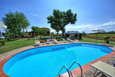 Villa Poderi Rancoli Villa Sleeps 12 with Pool and WiFi