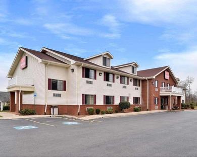 Отель Econo Lodge Inn & Suites Shelbyville