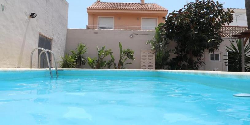 Holiday home Casa con piscina a primera linea de playa