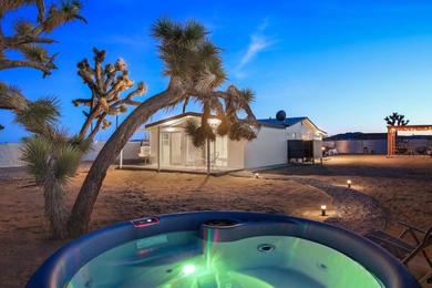 Holiday home Astra House by Hi Desert Dwellings with Fire Pit BBQ and Dark Skies