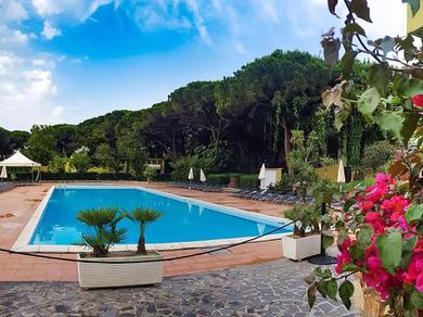 Holiday home Villa immersed in the pine forest in Sardinia with swimming pool and a few steps from the sea