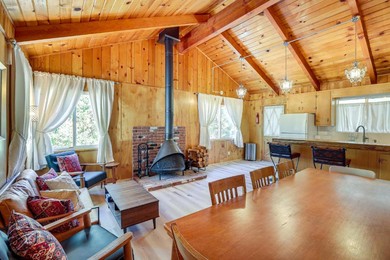 Hotel Charming California Cabin with Fireplace - Near Lake