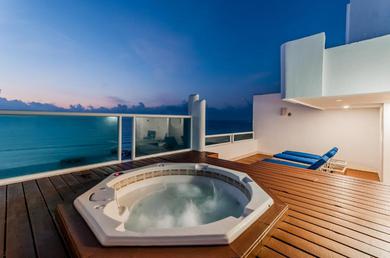 Aparthotel Stunning views beachfront Penthouse - With rooftop private jacuzzi - by LivIN Cancun