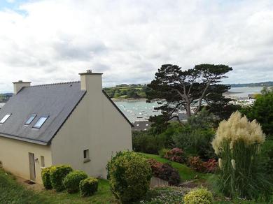 Breton holiday home with fantastic sea views
