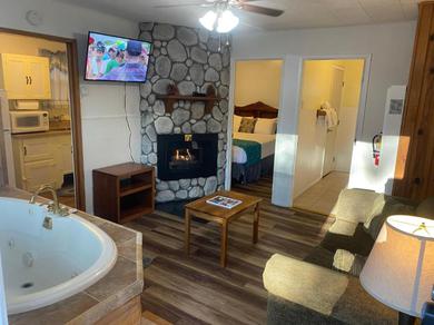 Lodge 1 Bedroom with Spa 1 at Timber Haven