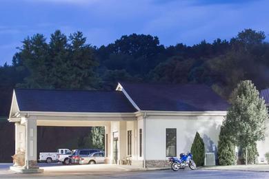 Отель Super 8 by Wyndham Daleville/Roanoke