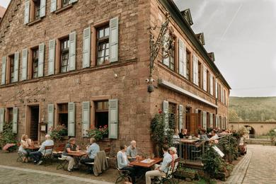 Отель Fränkischer Gasthof-Hotel zum Koppen