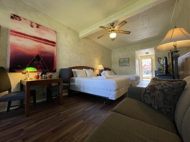 Отель Mountain Harbor King Guest Room on Lake Ouachita