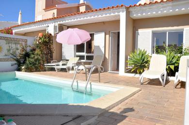Villa Comfortable and well equipped terrace villa with private pool and air conditioni