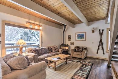 Holiday home Inviting Cabin Less Than 3 Miles to Lake Tahoe and Skiing!