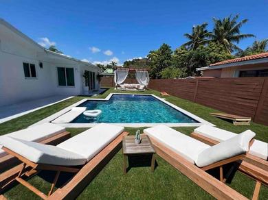 Отель Casa Mondrian- Resort Style Home- Mins to Beaches