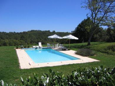 Дом отдыха Charming private holiday home with private tennis court and pool near Cazals