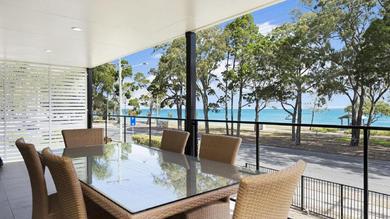Holiday home Waterfront Retreat with room for a boat - Welsby Pde, Bongaree