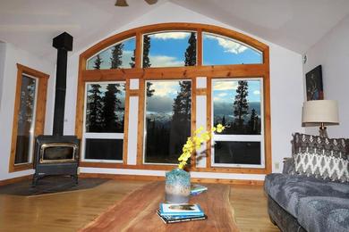 Дом отдыха 3 Bedroom Home with Amazing Views 11 mi from Denali
