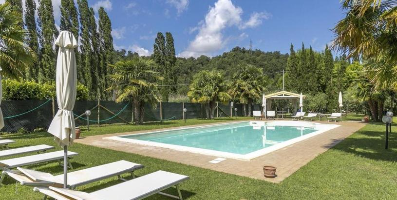 Дом отдыха Luxury Holiday Home in Montopoli Valdarno with Swimming Pool