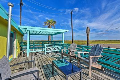 Holiday home Pet-Friendly Home with Deck, Walk to Beach!